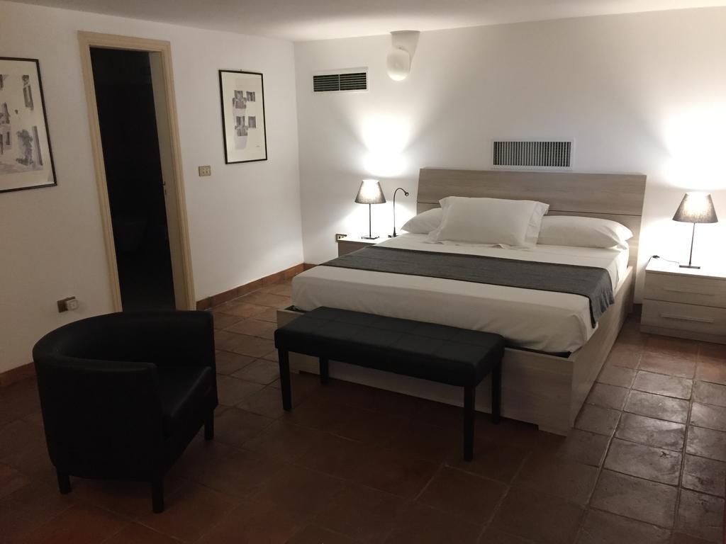 Le Due Pigne (Adults Only) Villa ตารันโต ภายนอก รูปภาพ